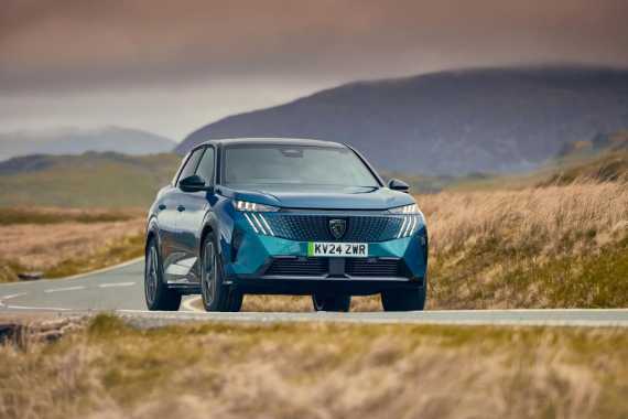 Peugeot e-3008