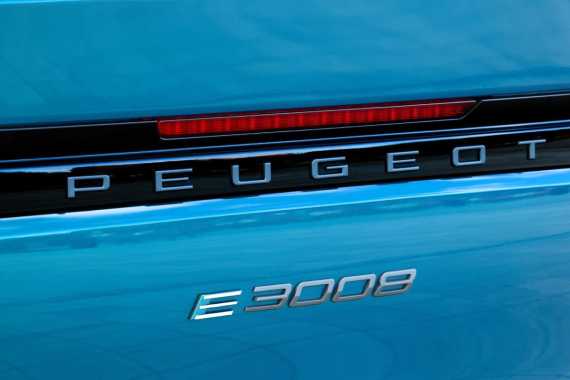 Peugeot e-3008