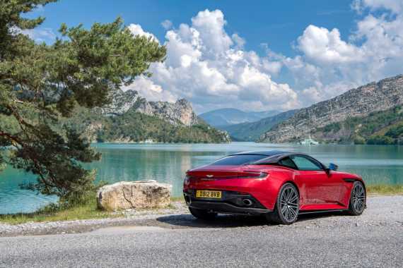 Aston Martin DB12