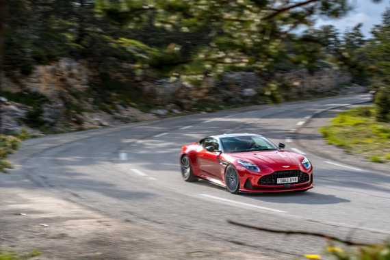 Aston Martin DB12
