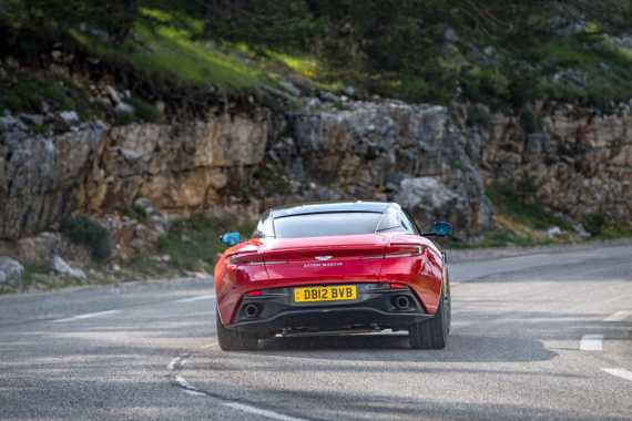 Aston Martin DB12