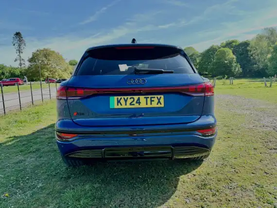 Audi Q6 e-tron quattro Launch Edition