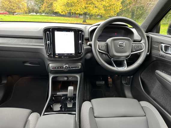 Volvo EX40