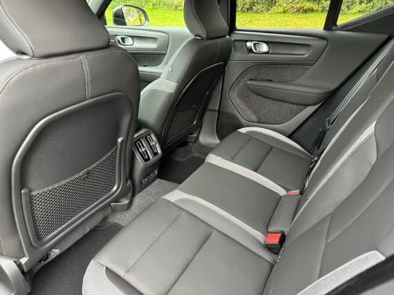 Volvo EX40