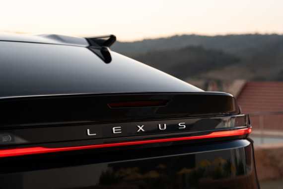 Lexus RZ