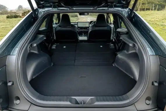 All-new Toyota C−HR+