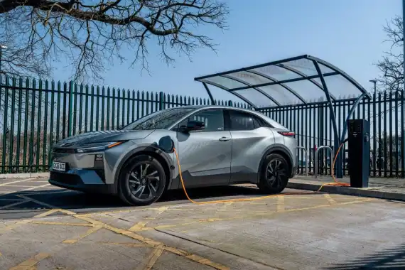 All-new Toyota C−HR+