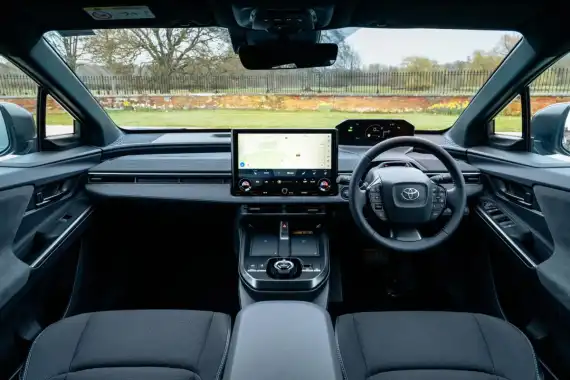 All-new Toyota C−HR+