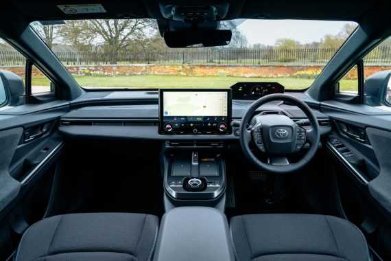 All-new Toyota C−HR+