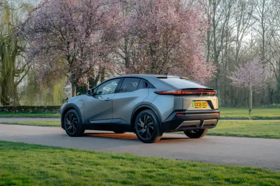 All-new Toyota C−HR+