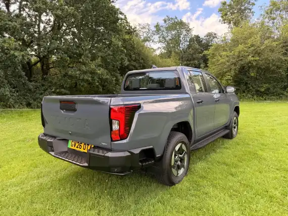 Toyota Hilux BEV
