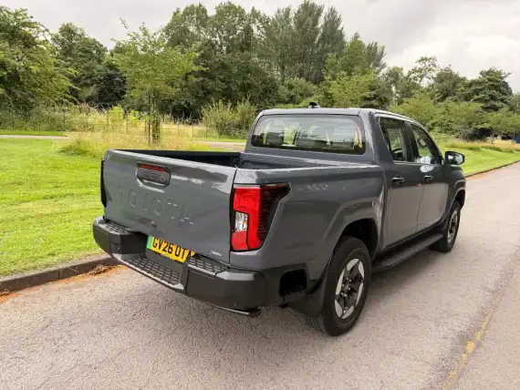 Toyota Hilux BEV