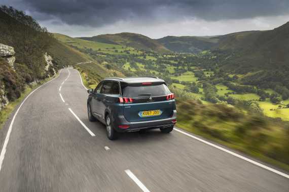 Peugeot 5008 SUV 2017 Review