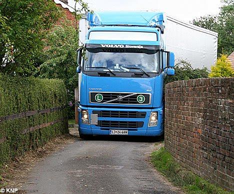 Sticky Situation - 17.5-tonne truck gets jammed between two walls