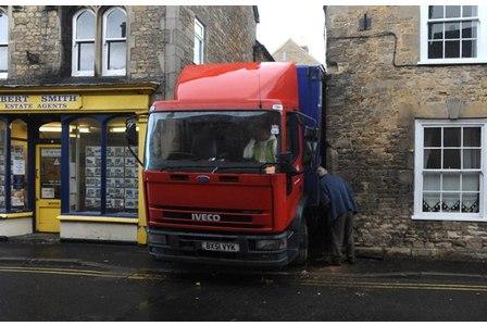 A Tight Squeeze - Trucker gets 13-ton HGV wedged in narrow alley