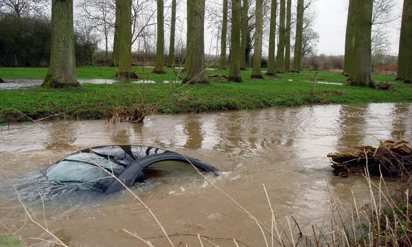 Danger Deep Water - £96k Mercedes plunges into river