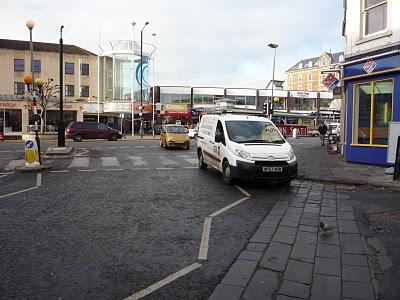 Lazy Loader -van unloading over a pedestrian crossing 