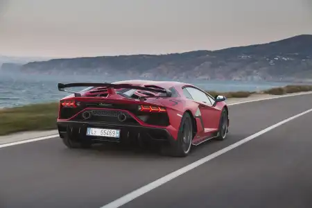 2020 Lamborghini Aventador SVJ - 217 mph