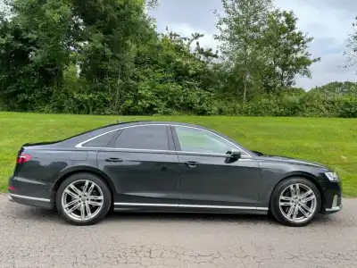 Audi S8 TFSI quattro 571PS tiptronic