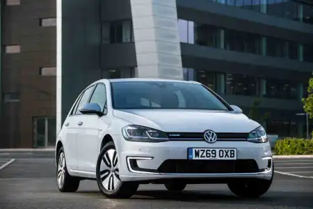 Volkswagen Golf GTE: £38,725