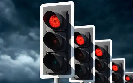 Traffic Light Switch-Off Explained As Experts Take Opposing Views