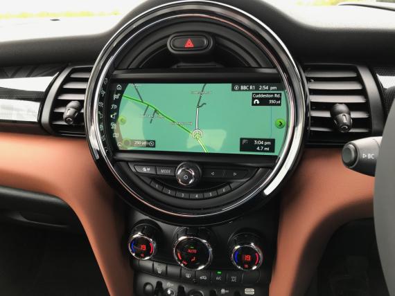 MINI Hatchback 3dr 2018 Review