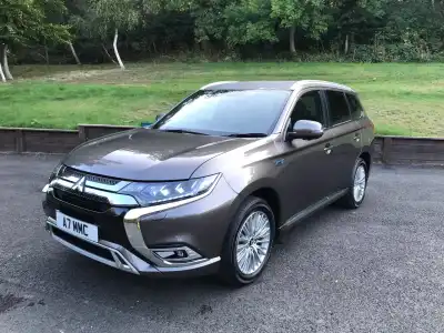 Mitsubishi Outlander PHEV 2020 Review