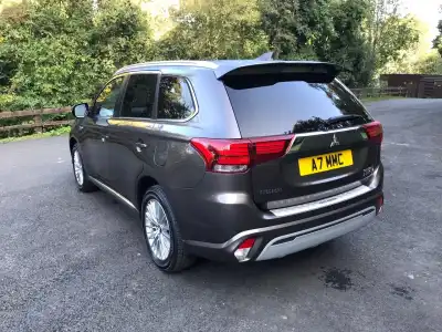 Mitsubishi Outlander PHEV 2020 Review