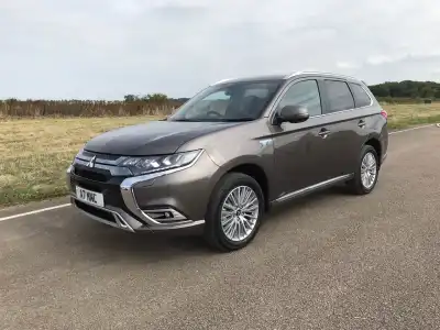 Mitsubishi Outlander PHEV 2020 Review