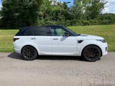 Range Rover Sport P400 HST