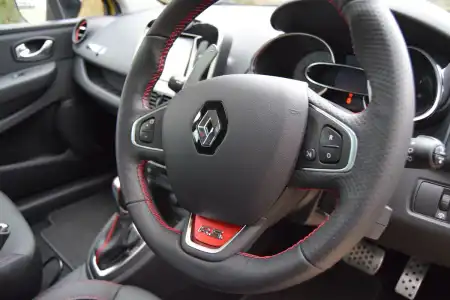 RenaultSport Clio 220 Trophy Edition 2017 Review