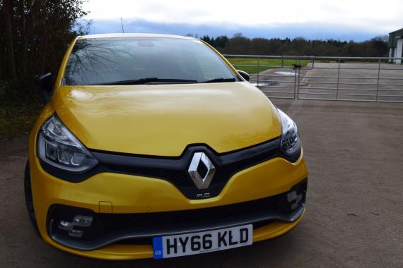 RenaultSport Clio 220 Trophy Edition 2017 Review