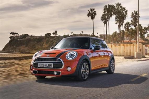 Whether You’re Looking For City Thrills or a Big Adventure, There’s a MINI to Suit You Image 3
