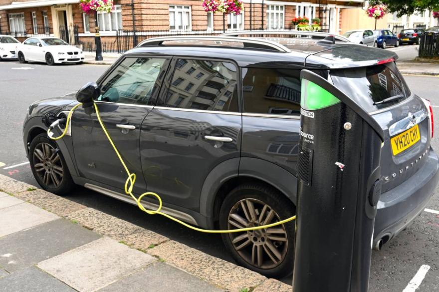Government scraps electric car grants as 2030 deadline gets closer