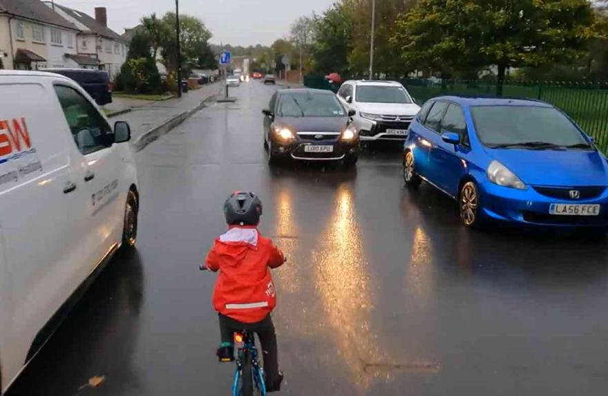 Jeremy Vine sparks mass debate with video of five year old cycling on the road – but who is in the wrong?