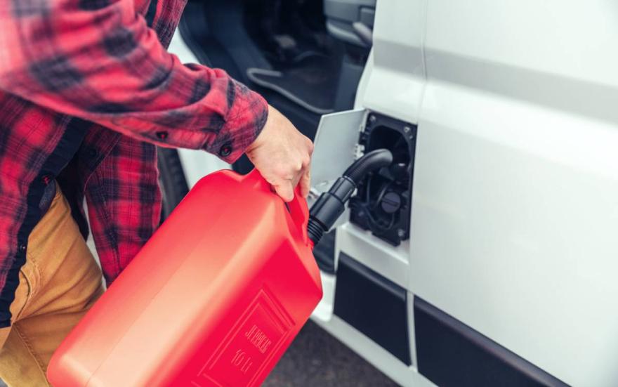 Top tips for van drivers to save fuel