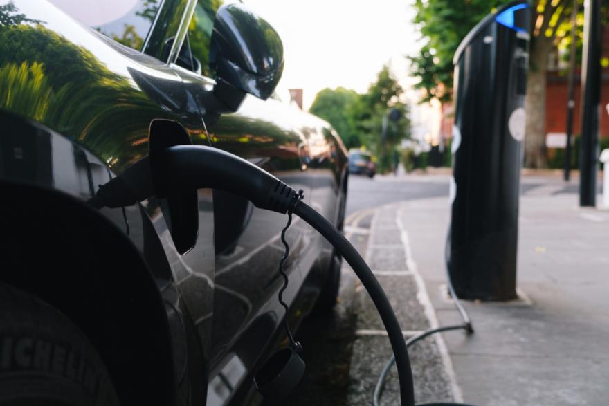 Government grant for home EV charging expanded to include on-street parking