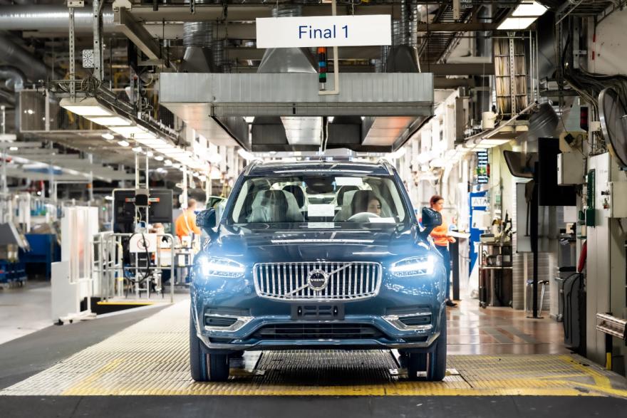 Volvo builds its last diesel car