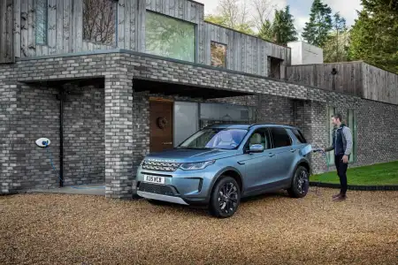 Discovery Sport P300e PHEV 2021 Review