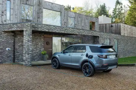 Discovery Sport P300e PHEV 2021 Review