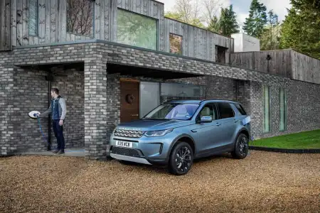 Discovery Sport P300e PHEV 2021 Review