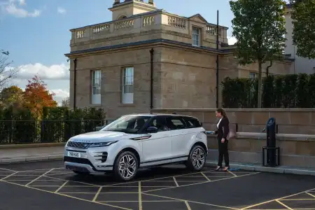 Range Rover Evoque P300e PHEV 2021 Review