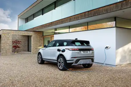 Range Rover Evoque P300e PHEV 2021 Review